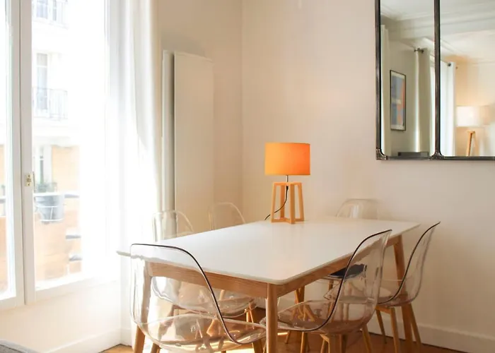 Lovely Nest Near Montmartre Apartment